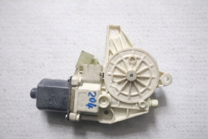 A2048200242 SAĞ ÖN CAM MOTORU